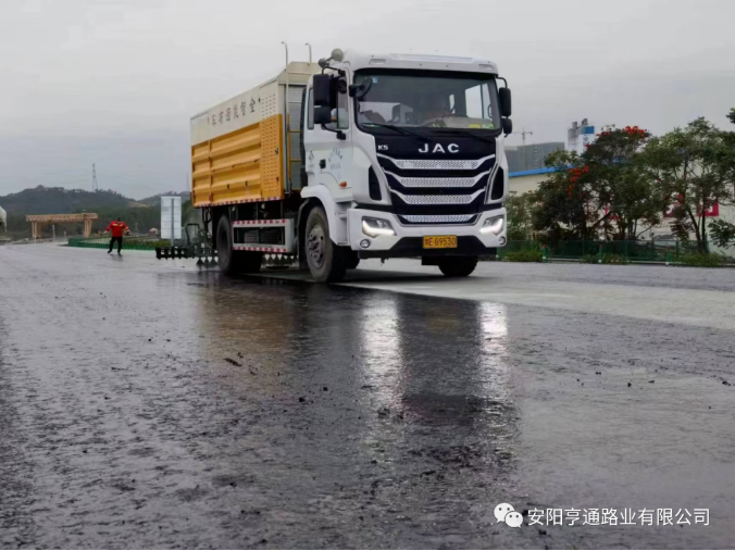 祝賀我司深汕西項(xiàng)目透層、封層試驗(yàn)段圓 滿成功